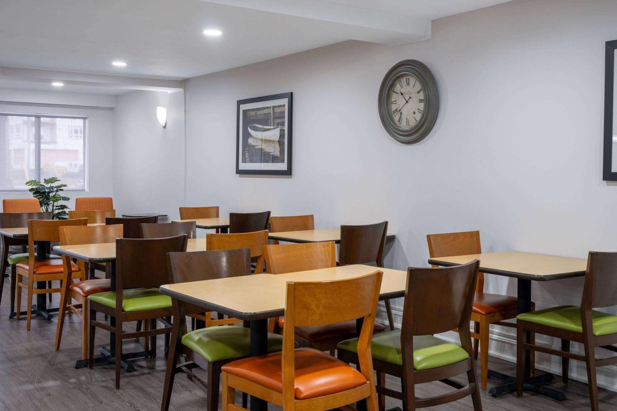 Travelodge Suites By Wyndham Saint John Ngoại thất bức ảnh