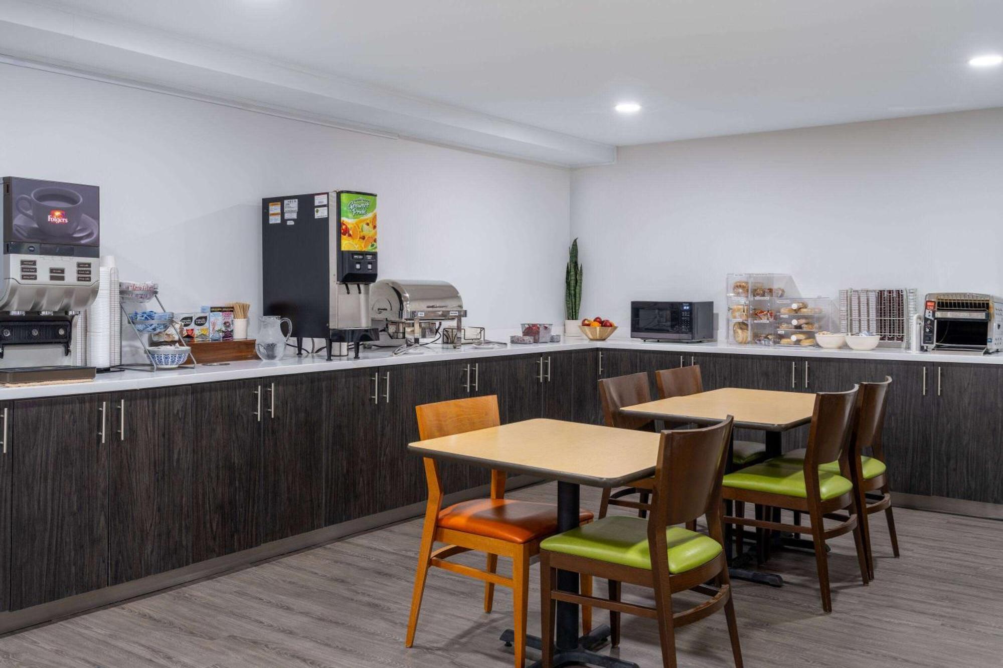 Travelodge Suites By Wyndham Saint John Ngoại thất bức ảnh