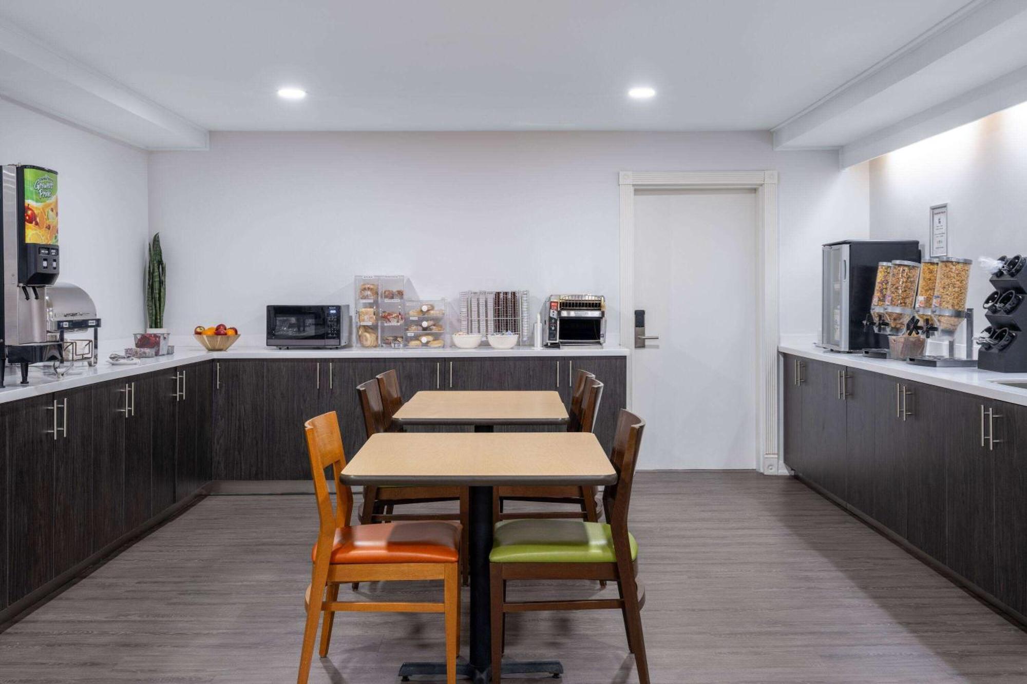 Travelodge Suites By Wyndham Saint John Ngoại thất bức ảnh